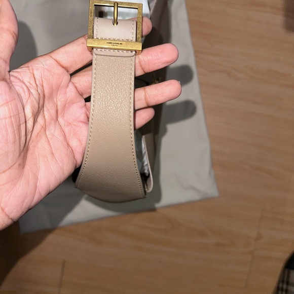 Authentic Saint Laurent le 5 A 7 supple large in grained leather - Picture 4 of 13